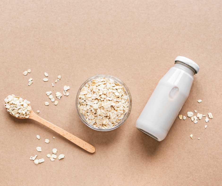 Il latte di avena si distingue per il suo contenuto in carboidrati complessi e fibre solubili